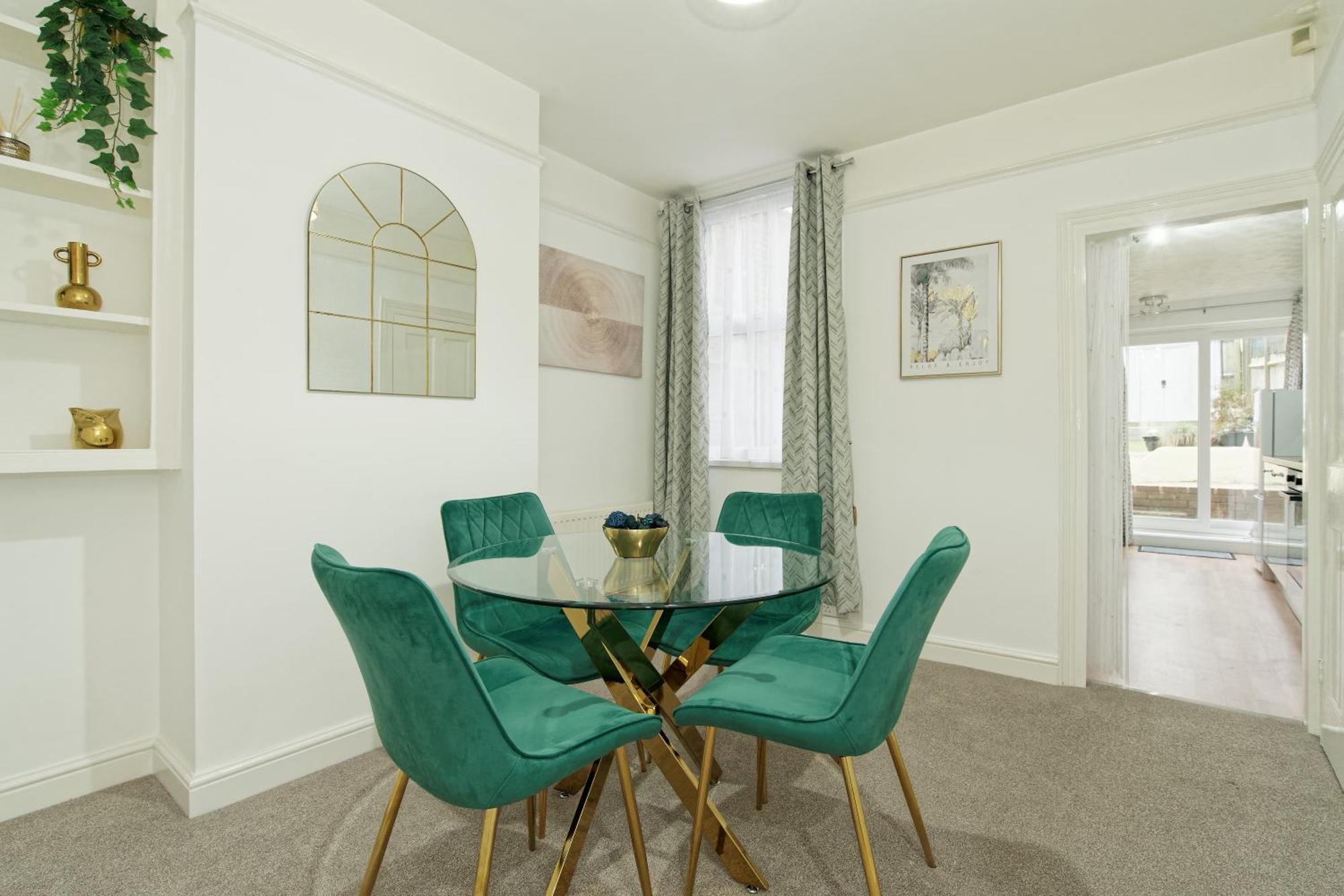 Lovely Luxury 3 Bed House Lägenhet Chatham  Exteriör bild