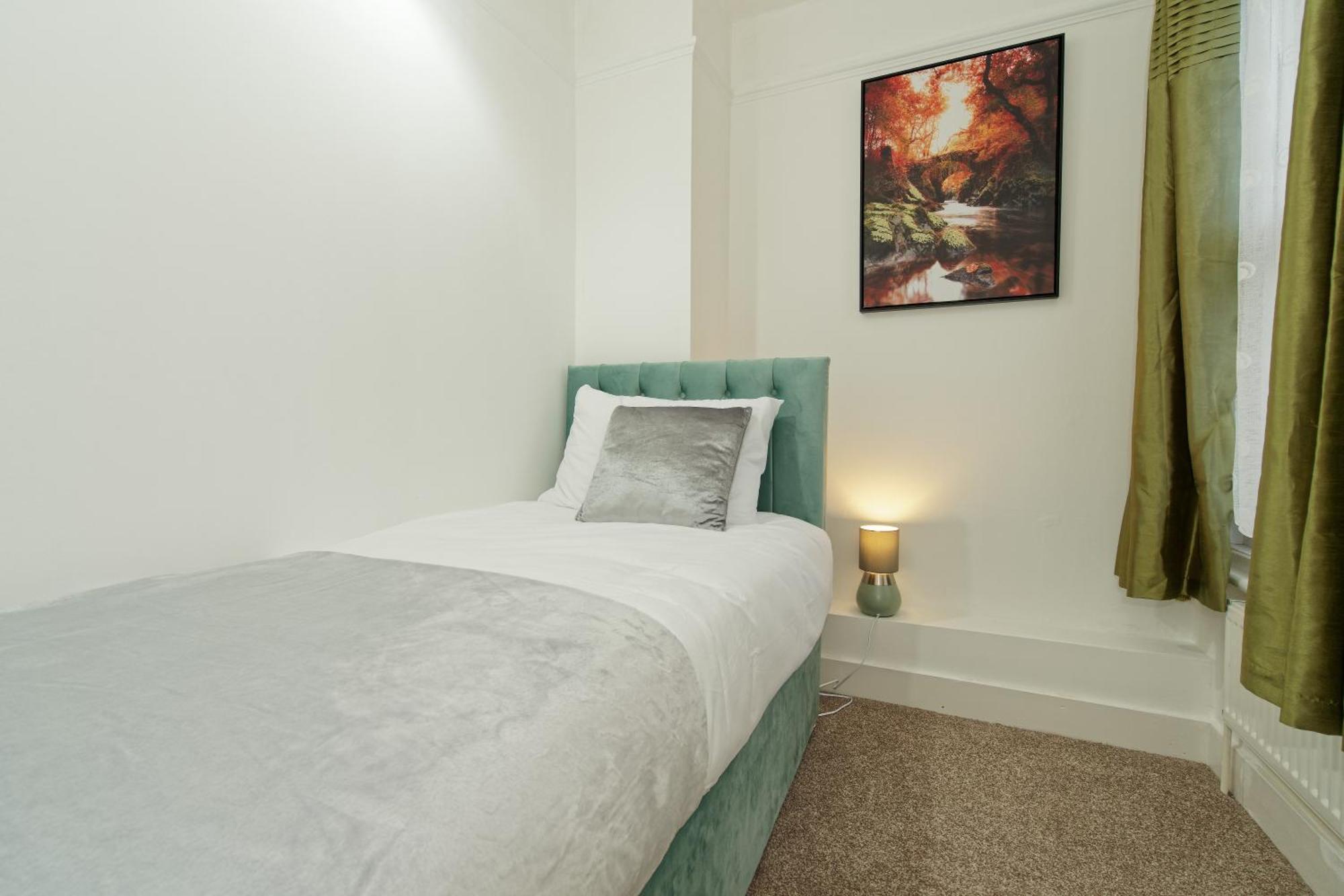 Lovely Luxury 3 Bed House Lägenhet Chatham  Exteriör bild