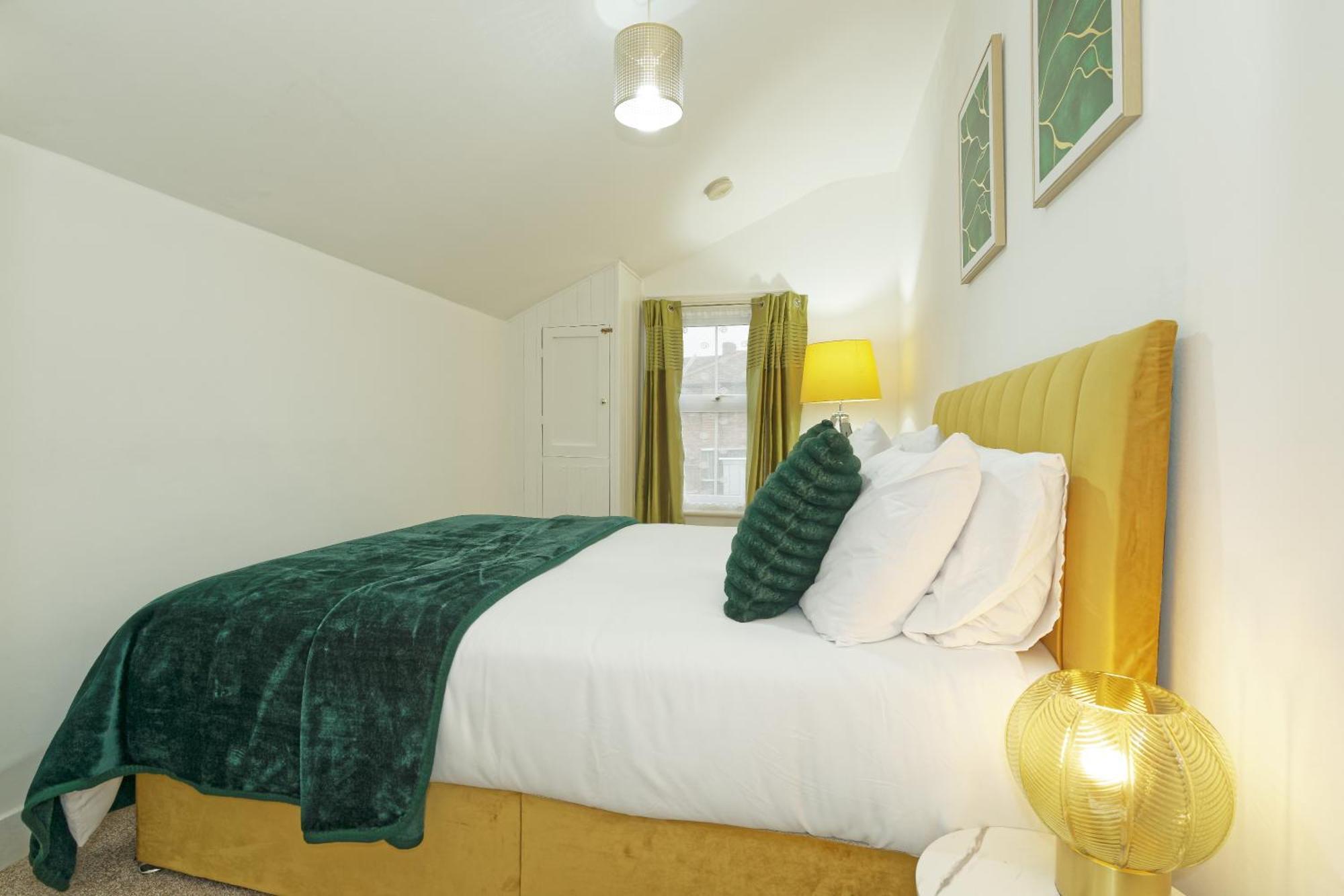 Lovely Luxury 3 Bed House Lägenhet Chatham  Exteriör bild